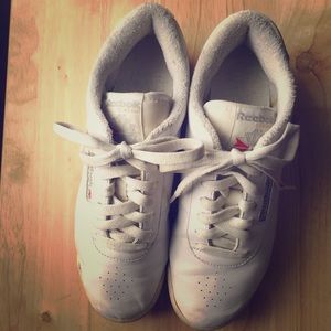 Reeboks classics white leather sneakers size 9